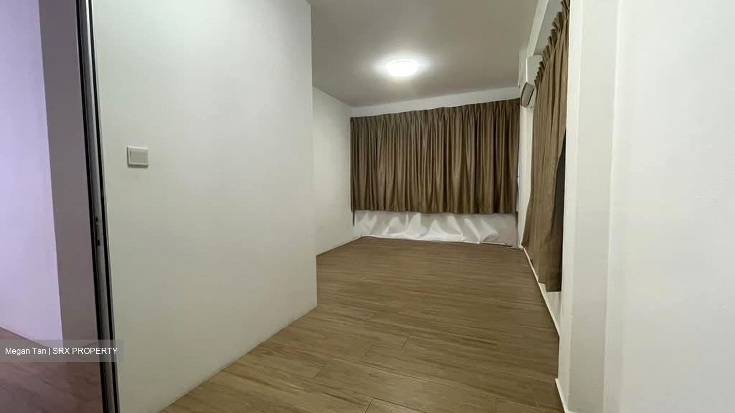 Sims Avenue East (D14), Terrace #555302201